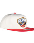 Mitchell & Ness New Orleans Pelicans Snapback - Cream / Red