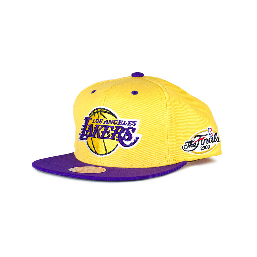 Mitchell & Ness 2Tone Los Angeles Lakers Snapback - Yellow/Purple 2009 Finals patch