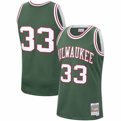 Mitchell & Ness: Hardwood Classic Milwaukee Bucks Jersey (Kareem Abdul-Jabar)